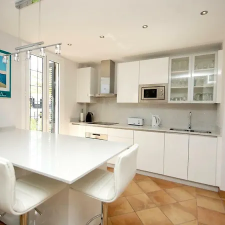 Jardines De Golondrinas With Sea Views Marbella