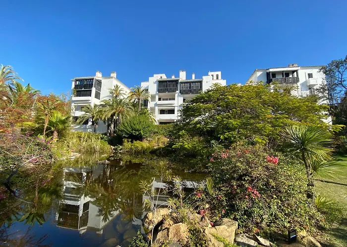 アパート Jardines De Golondrinas With Sea Views マルベーリャ