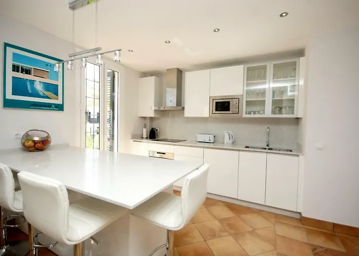 Jardines De Golondrinas With Sea Views Marbella