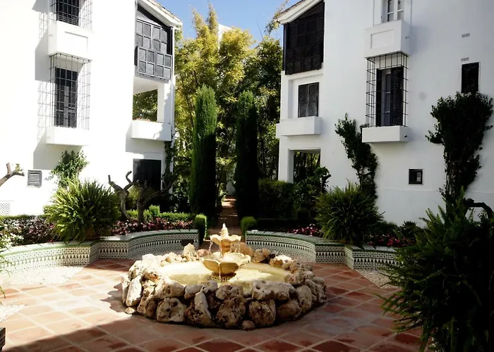 アパート Jardines De Golondrinas With Sea Views マルベーリャ